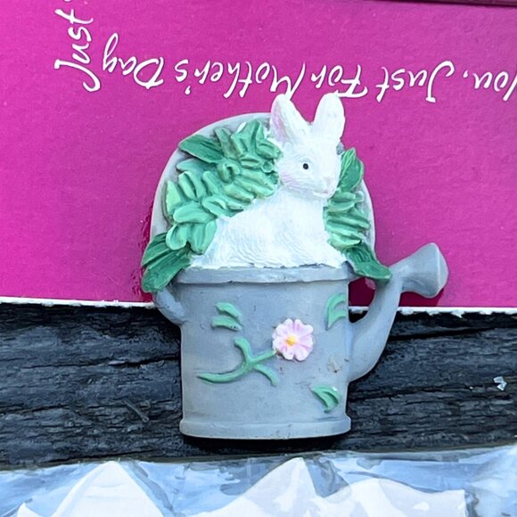 Vintage Lot Holiday Pins Hallmark Thanksgiving TURKEY Easter Bunny Star US Flag - Picture 9 of 9